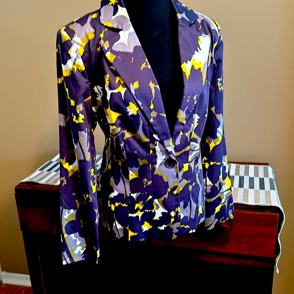 5/$25 will bundle NWT Together abstract floral Blazer